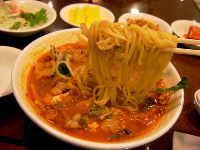 海鲜辣汤面