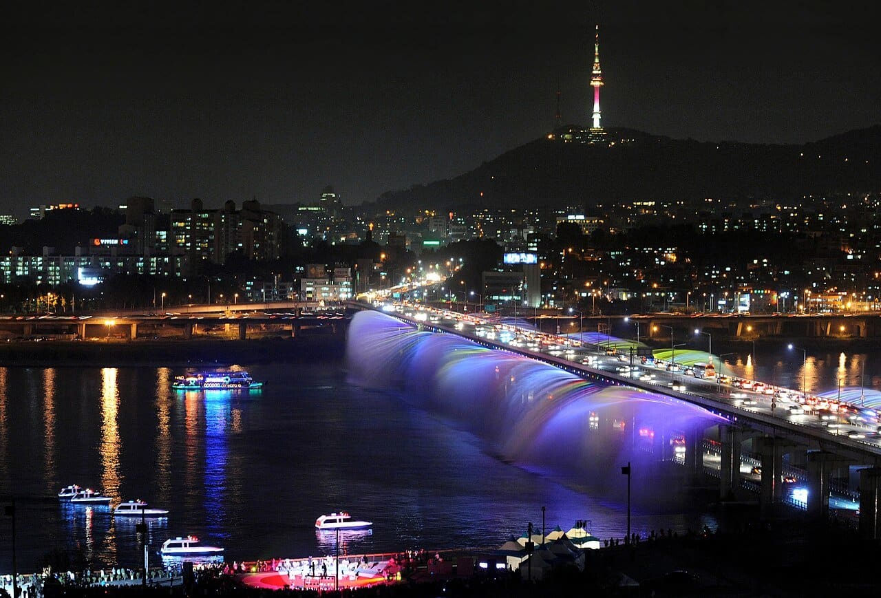 Banpo Bridge Rainbow Fountain