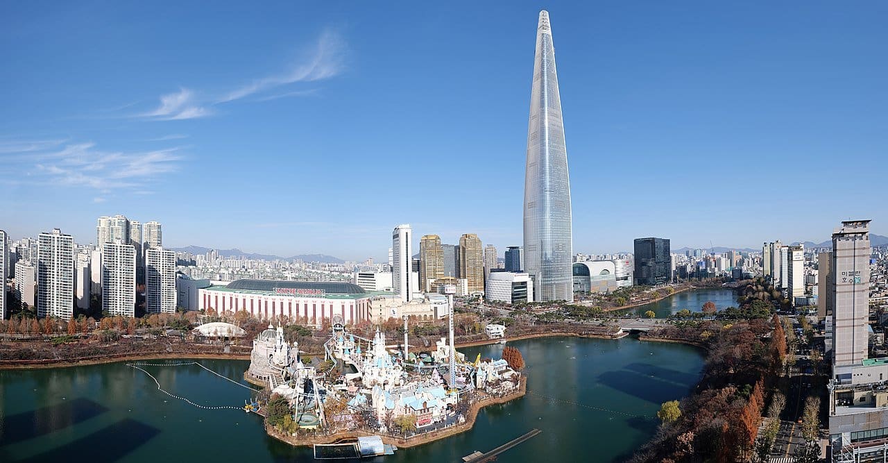 Seokchon Lake